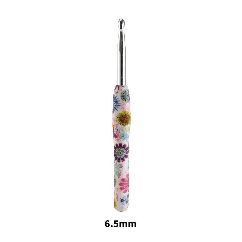 A single handmade crochet knitting hook with a floral design and a silver tip, measuring 6.5mm.