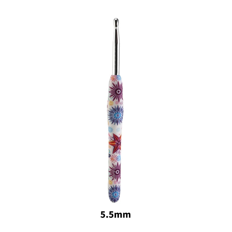 A single handmade crochet knitting hook with a floral design and 5.5mm size.