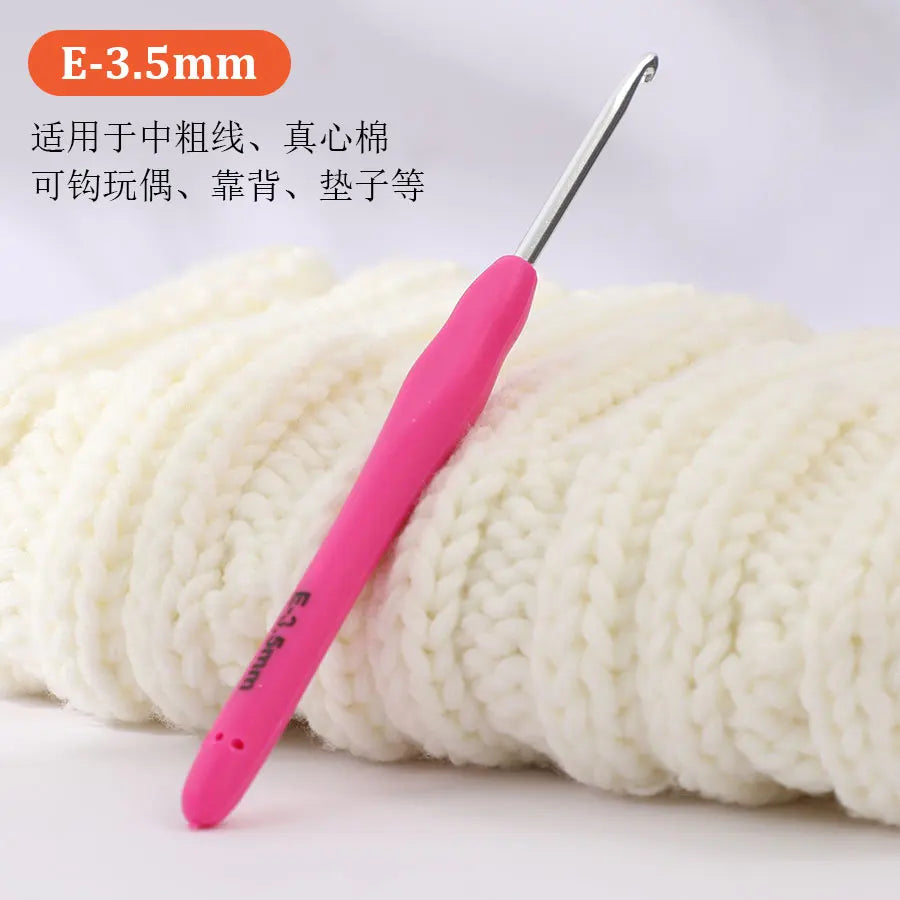 A pink E-3.5mm crochet hook is shown next to a ball of white yarn.