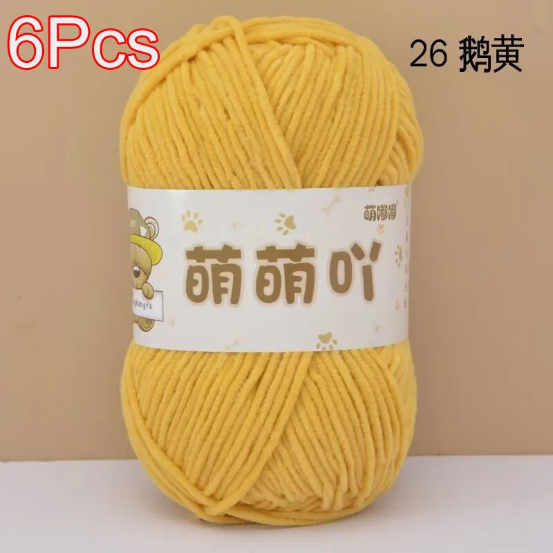 A ball of bright yellow chenille yarn labeled in Chinese characters and marked as 6 pieces.