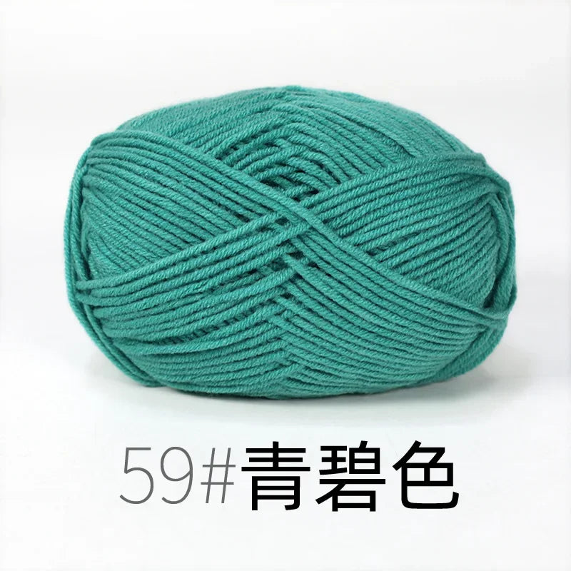 A ball of teal green knitting yarn labeled 59# 青碧色.