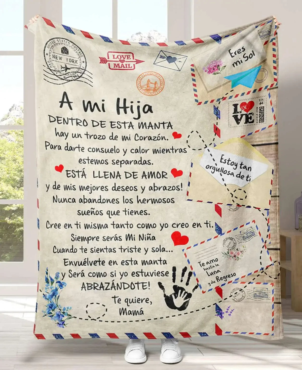 A knitted blanket featuring a heartfelt message in Spanish for a daughter