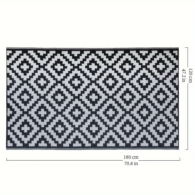 A black and white geometric patterned outdoor rug with dimensions of 180 cm by 47.2 inches.