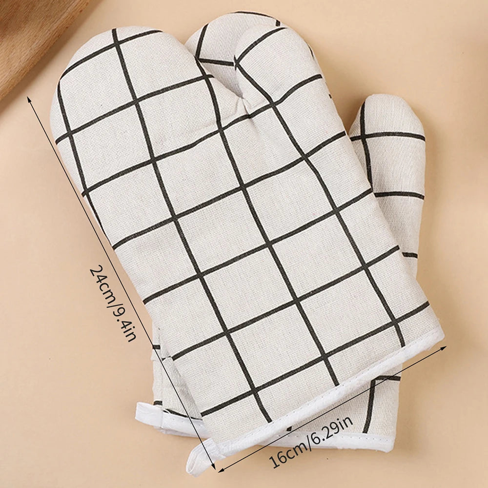 A pair of white and black checkered heat-resistant kitchen oven gloves shown flat with measurements.