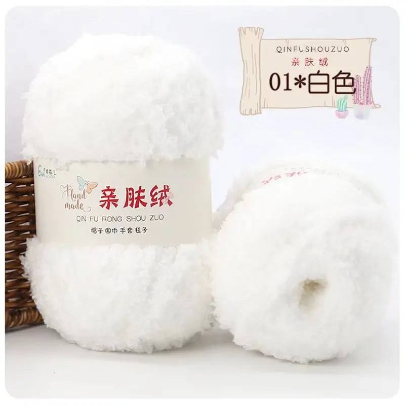 A roll of white soft coral velvet yarn labeled QINFUSHOUZUO for crafting.