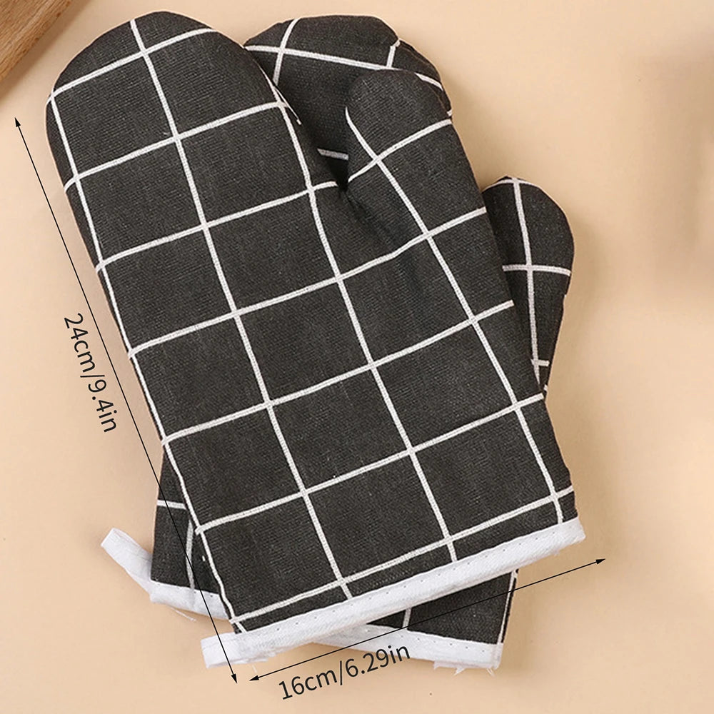 A pair of black and white checkered heat-resistant kitchen oven gloves shown flat with measurements.