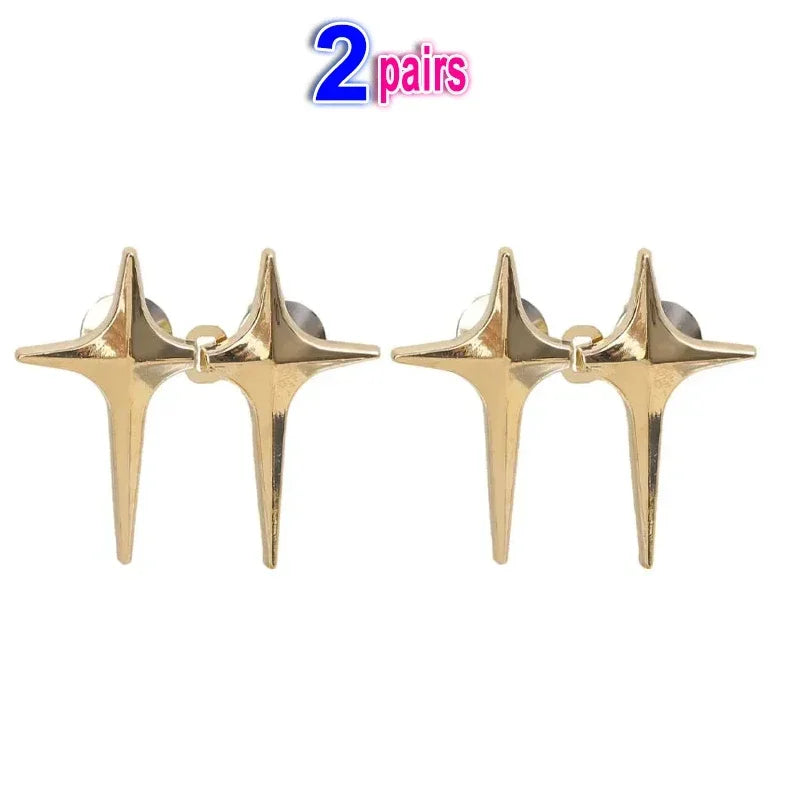 A pair of gold-colored Y2K star clips for fastening jeans and skirts.