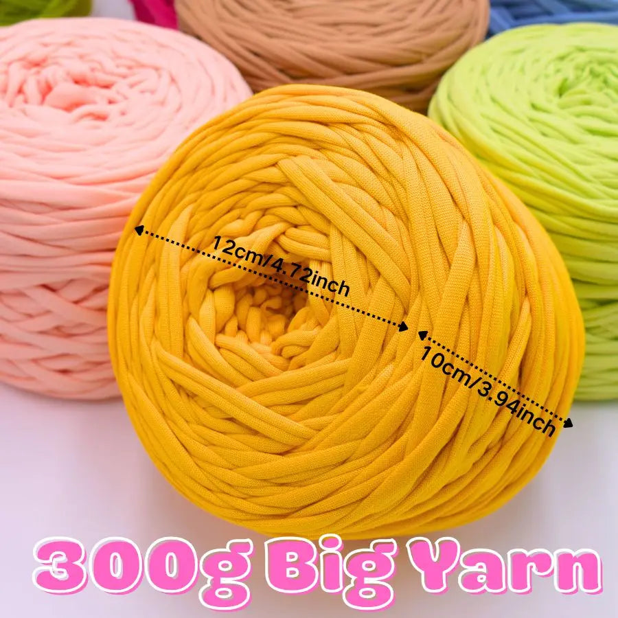 A ball of bright yellow 300g big yarn is shown next to other colored yarns.