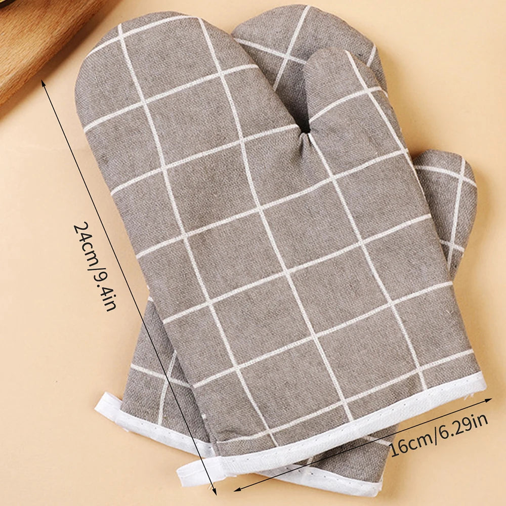 A pair of gray checkered heat-resistant kitchen oven gloves shown with dimension lines.