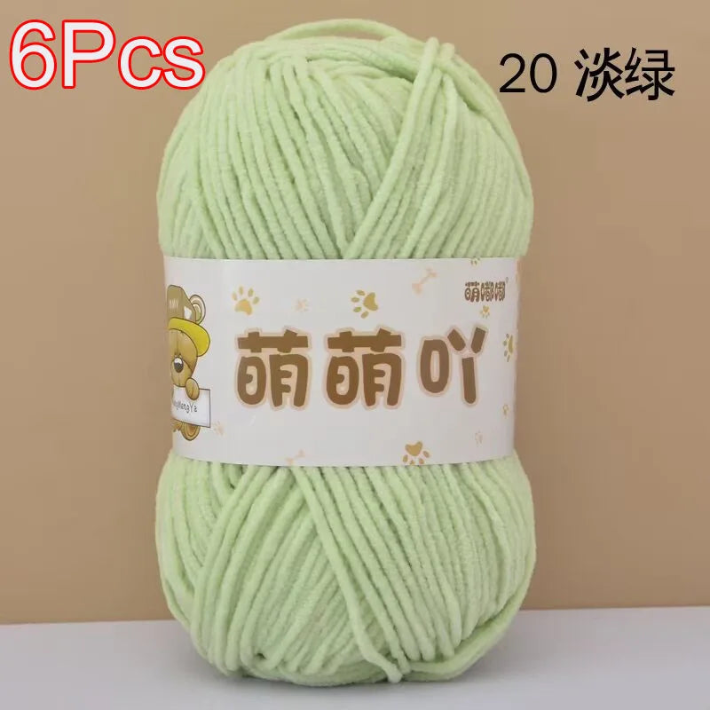 A ball of light green chenille yarn labeled with Chinese characters and a quantity indicator.