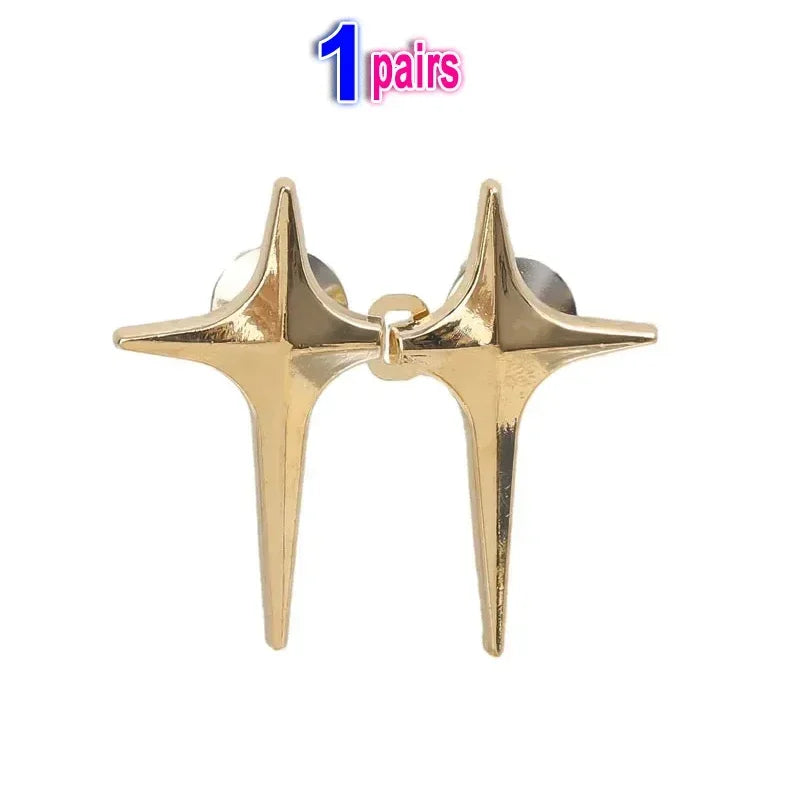 One pair of gold-toned Y2K star clips for fastening jeans and skirts