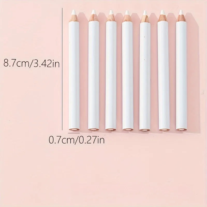 A row of white bamboo chalk pencils with 8.7cm length and 0.7cm diameter.