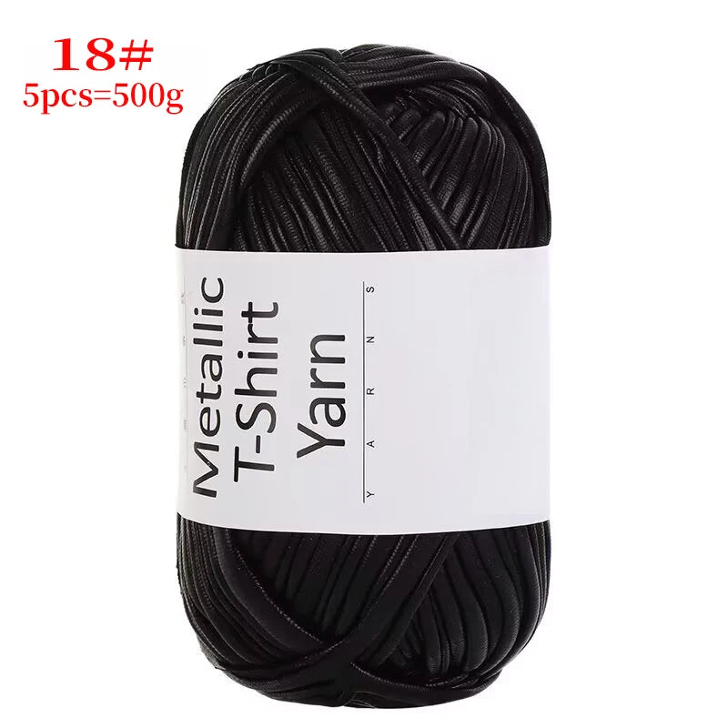 Black metallic T-shirt yarn skein with a label indicating 18# and 5 pieces weighing 500g